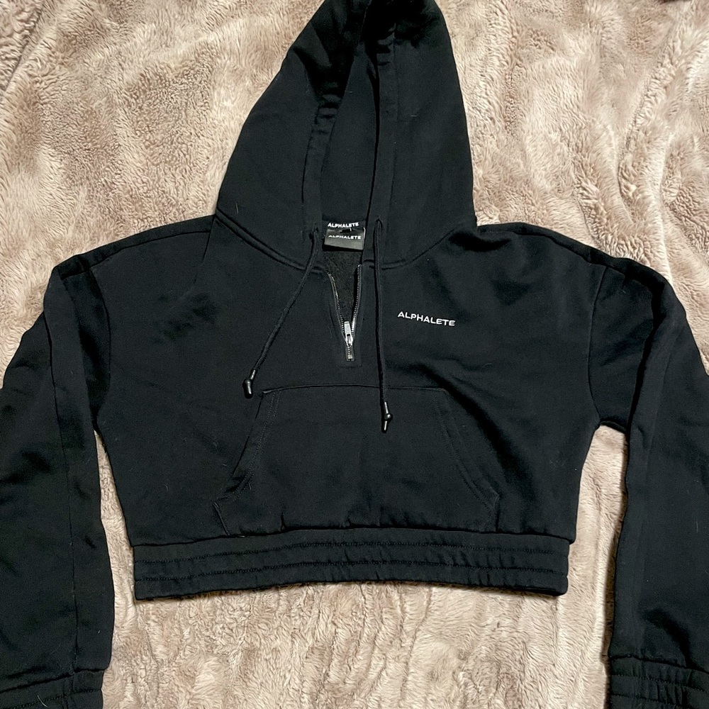Alphalete cropped hoodie